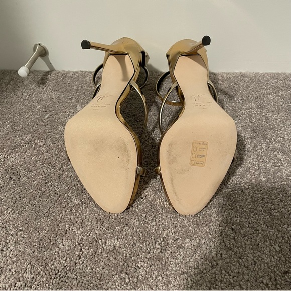 Gold Giuseppe Zanotti heels!! - Picture 6 of 8